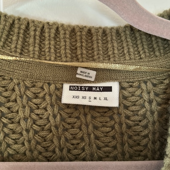 Color-Block Button-Up Cardigan - Picture 6 of 10